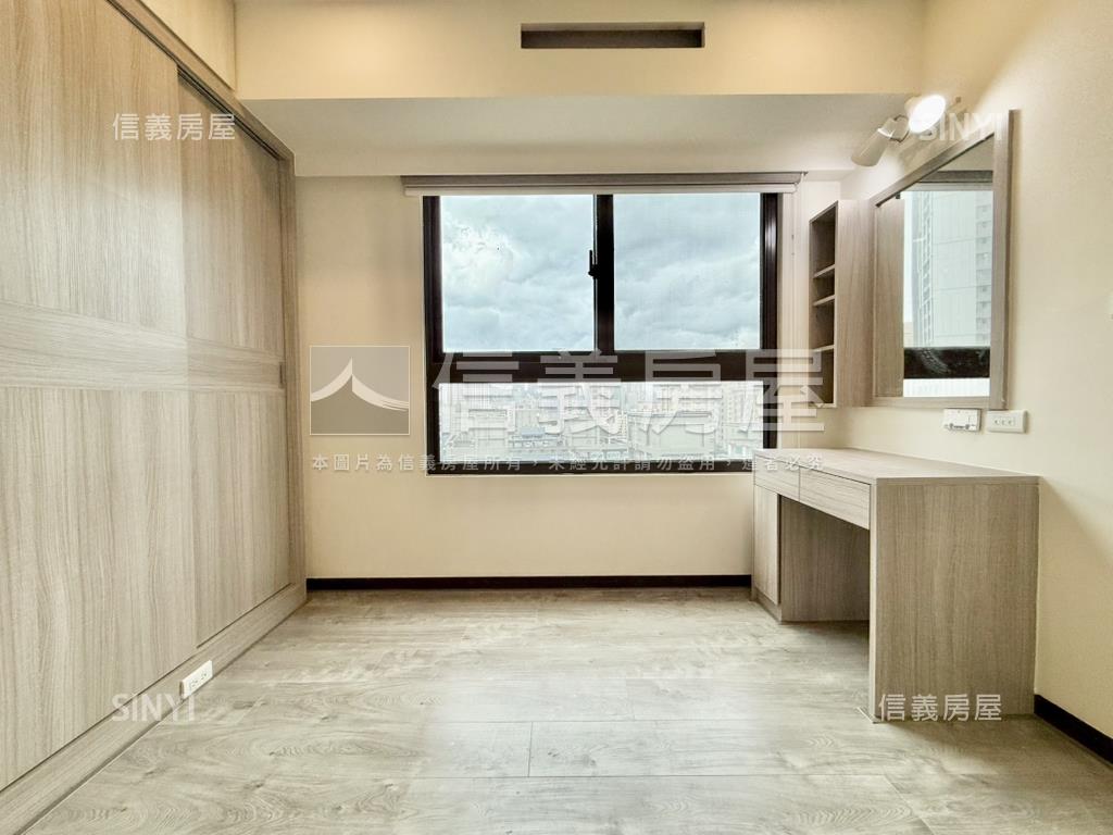 布拉諾高樓邊間美二房車位房屋室內格局與周邊環境