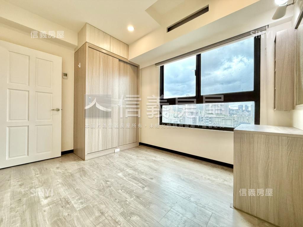 布拉諾高樓邊間美二房車位房屋室內格局與周邊環境