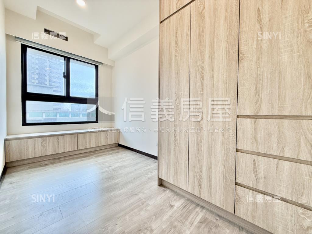 布拉諾高樓邊間美二房車位房屋室內格局與周邊環境