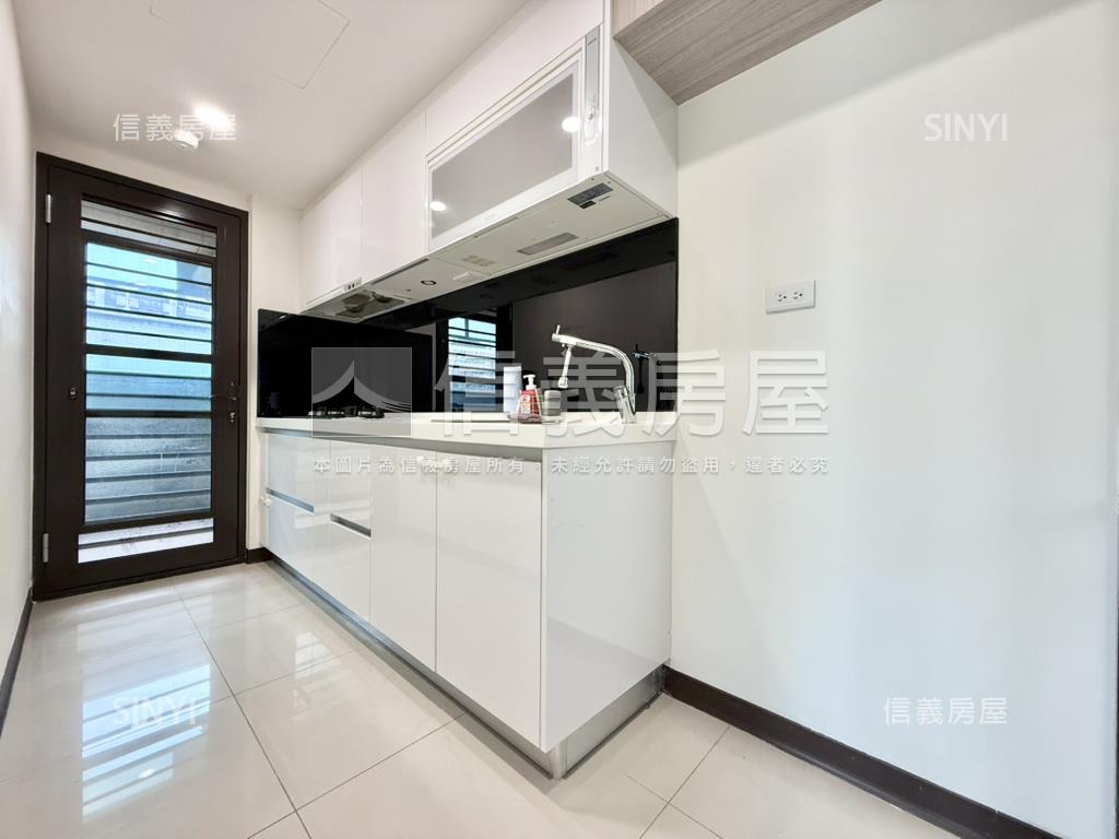 布拉諾高樓邊間美二房車位房屋室內格局與周邊環境