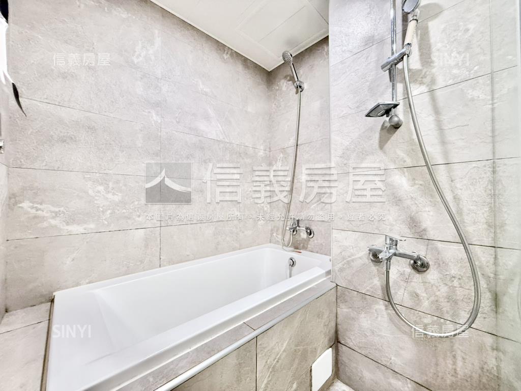 布拉諾高樓邊間美二房車位房屋室內格局與周邊環境