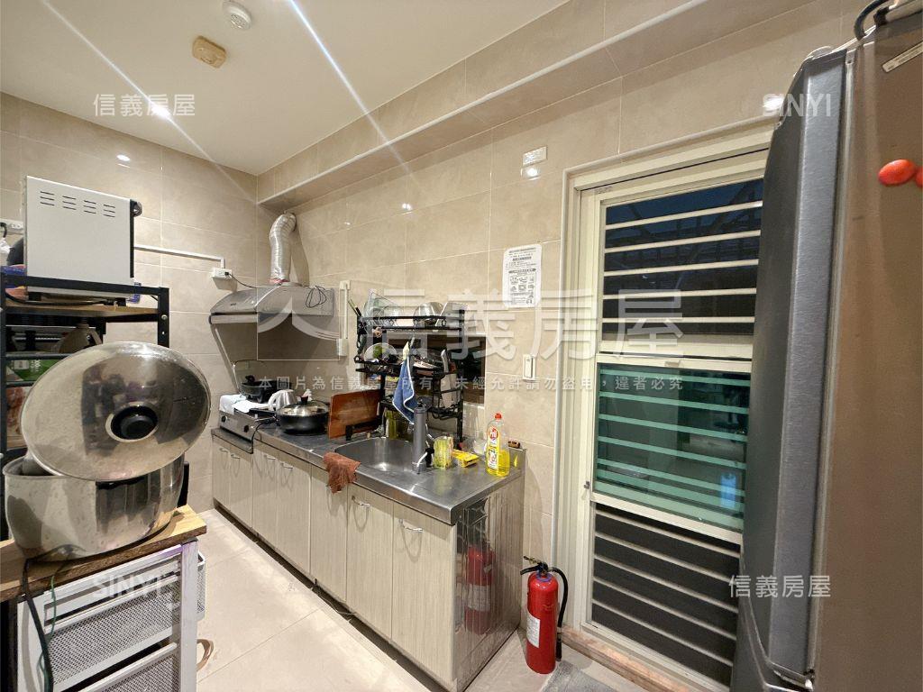 美術館大面寬電梯透店房屋室內格局與周邊環境