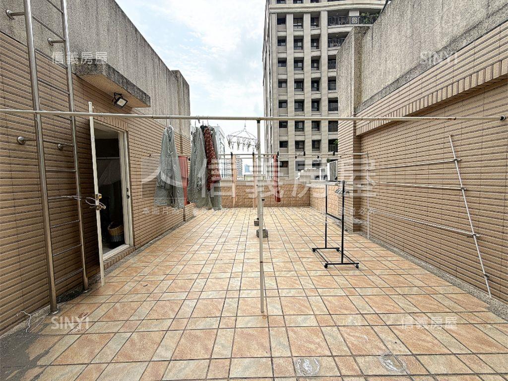 美術館大面寬電梯透店房屋室內格局與周邊環境