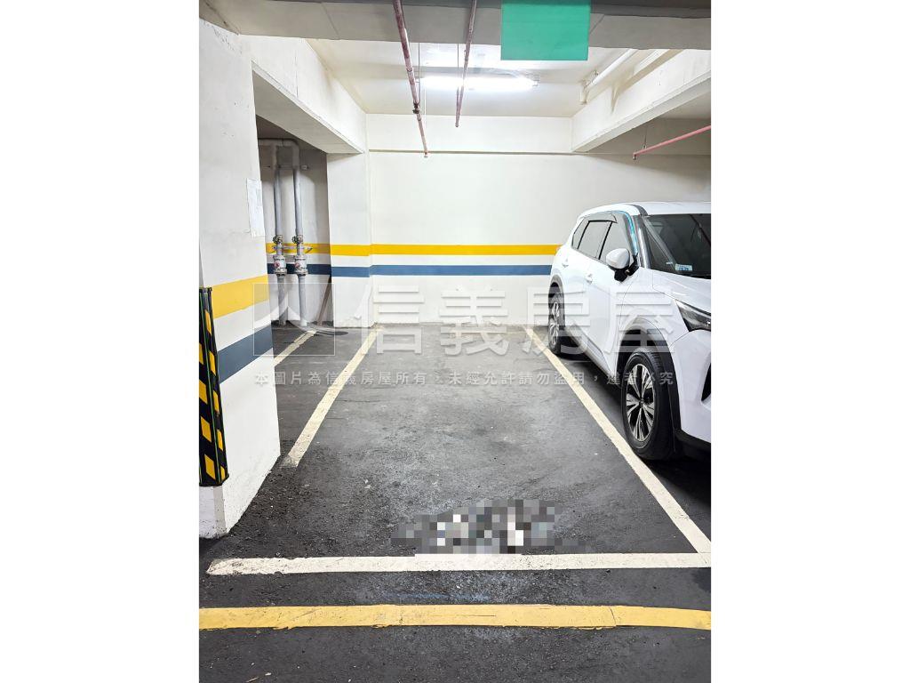 和毅上景坡道平面車位房屋室內格局與周邊環境