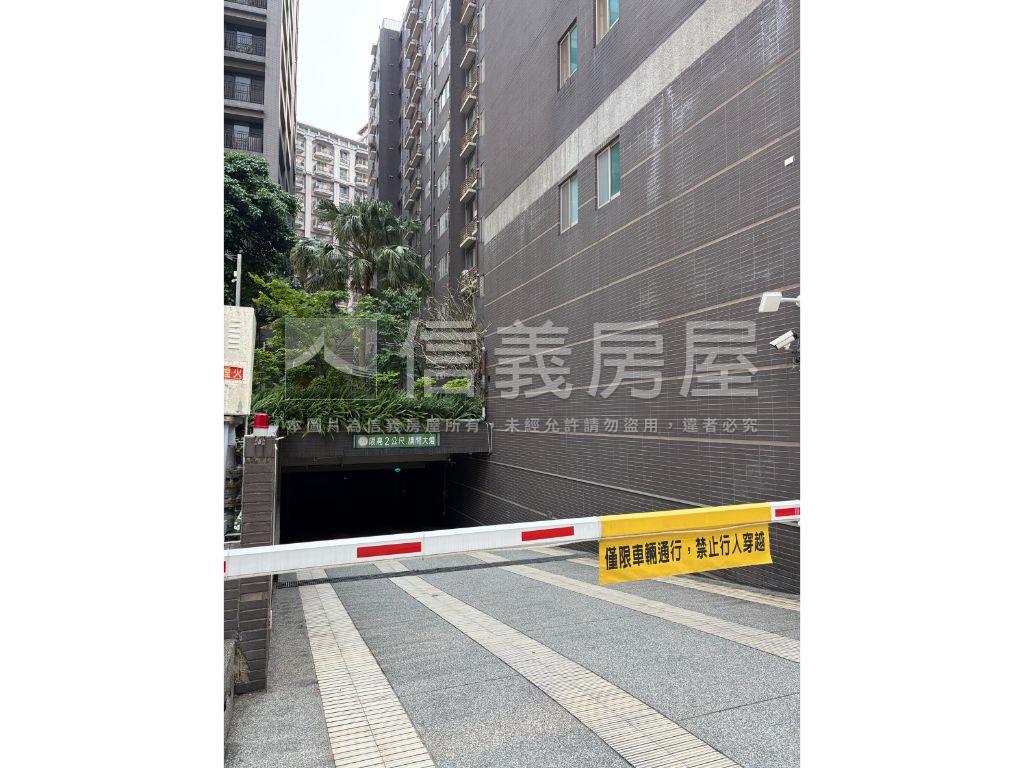 和毅上景坡道平面車位房屋室內格局與周邊環境