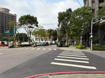 和毅上景坡道平面車位