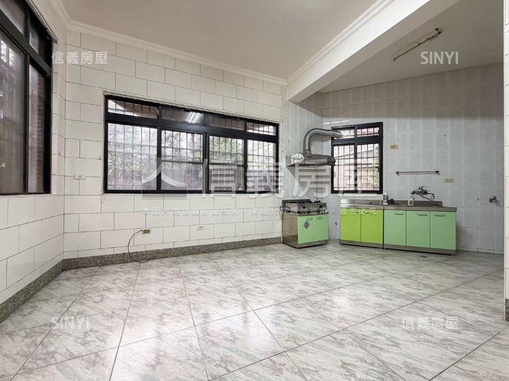 店長推薦鳥松別墅稀有釋出房屋室內格局與周邊環境