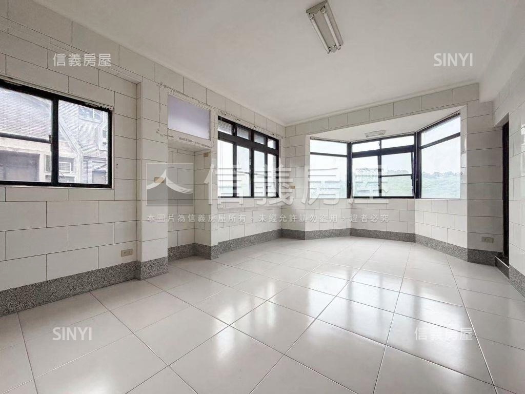 店長推薦鳥松別墅稀有釋出房屋室內格局與周邊環境