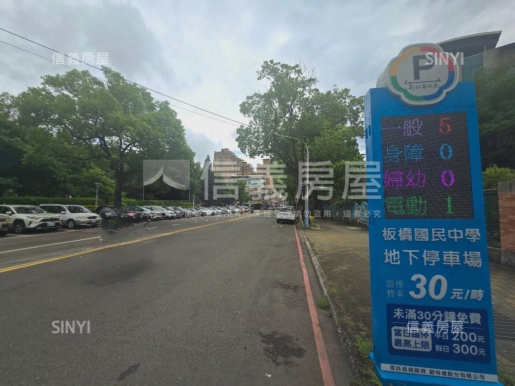 板橋天朗附車位房屋室內格局與周邊環境