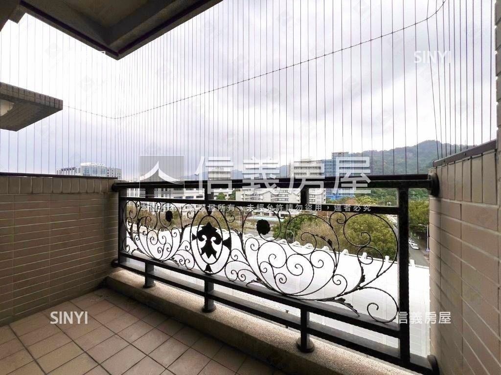 近捷運。鴻觀邊間三房車位房屋室內格局與周邊環境