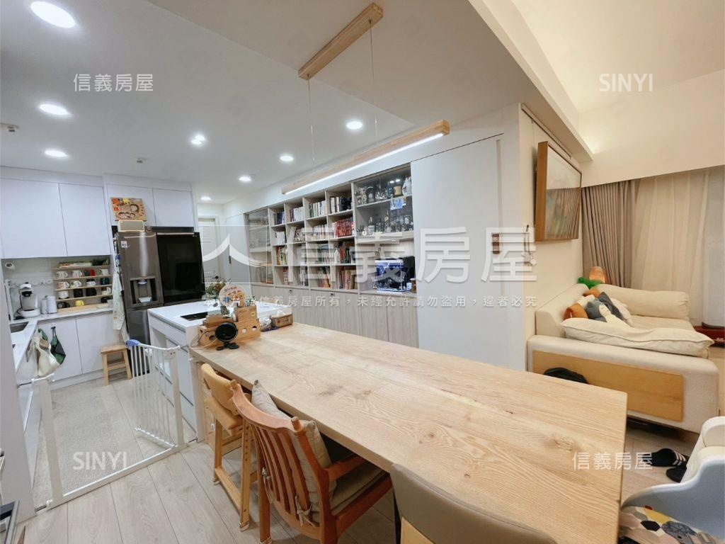 合群新城裝潢美宅平車房屋室內格局與周邊環境
