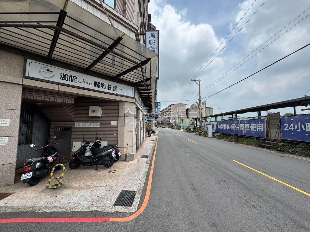 近鳳鳴．樂活市．角窗店面房屋室內格局與周邊環境
