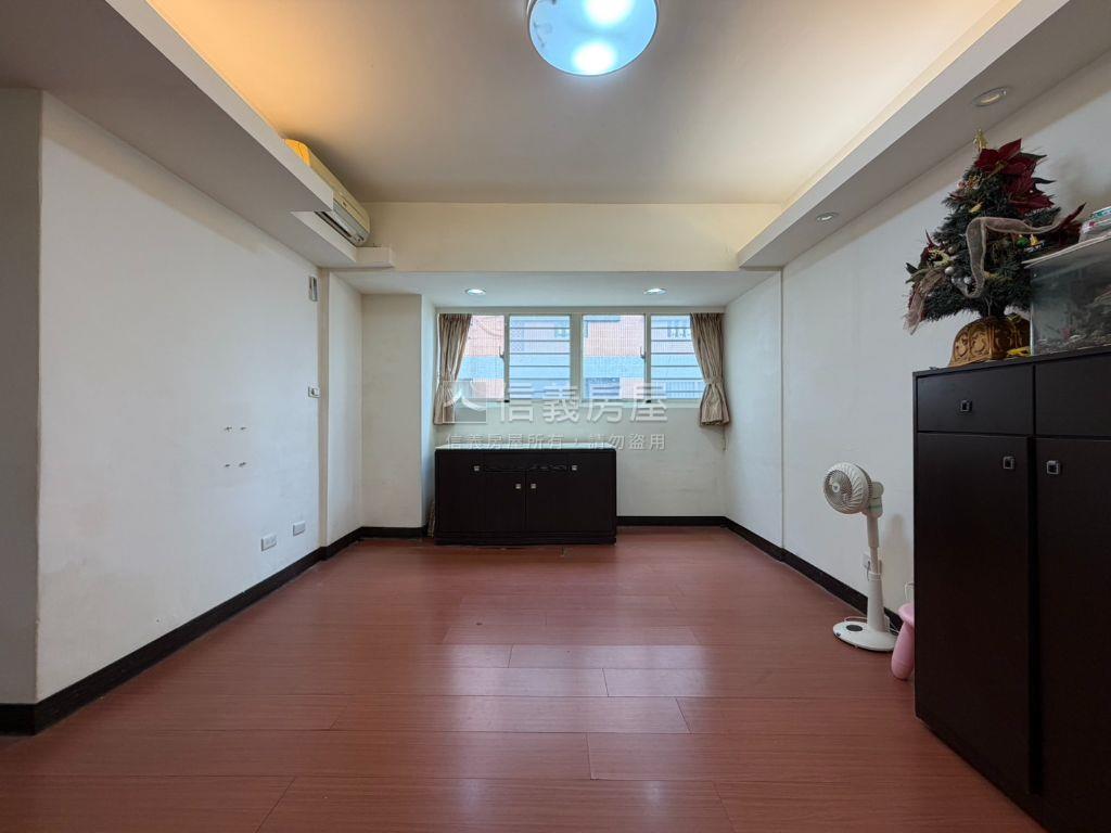 內壢稀有釋出電梯社區三房房屋室內格局與周邊環境