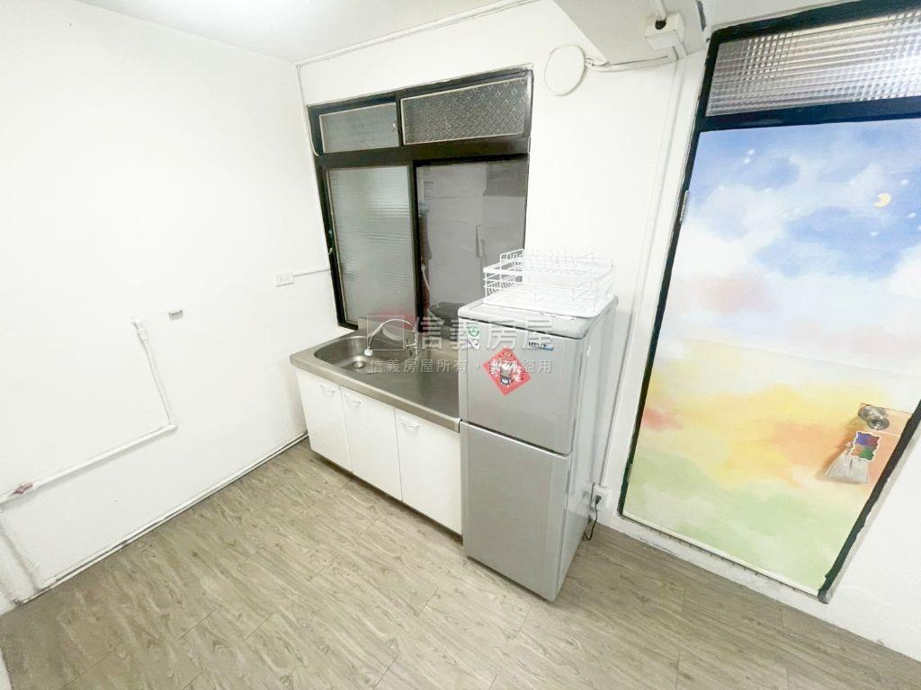 專任近捷運免整理前院透天房屋室內格局與周邊環境