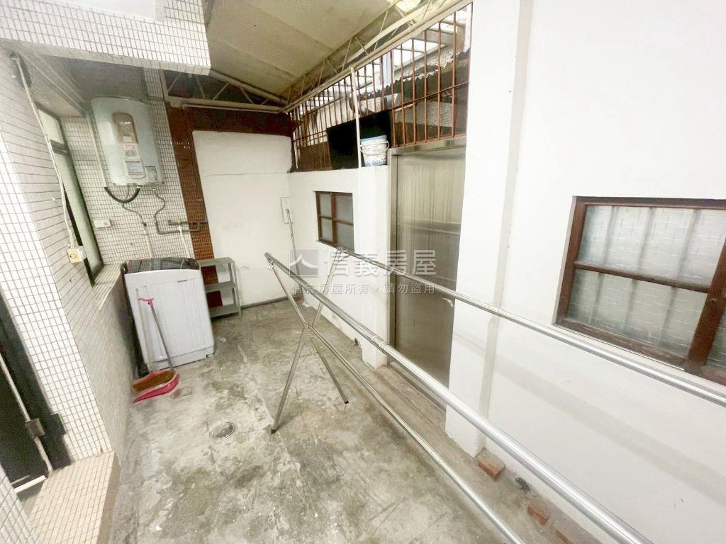 專任近捷運免整理前院透天房屋室內格局與周邊環境
