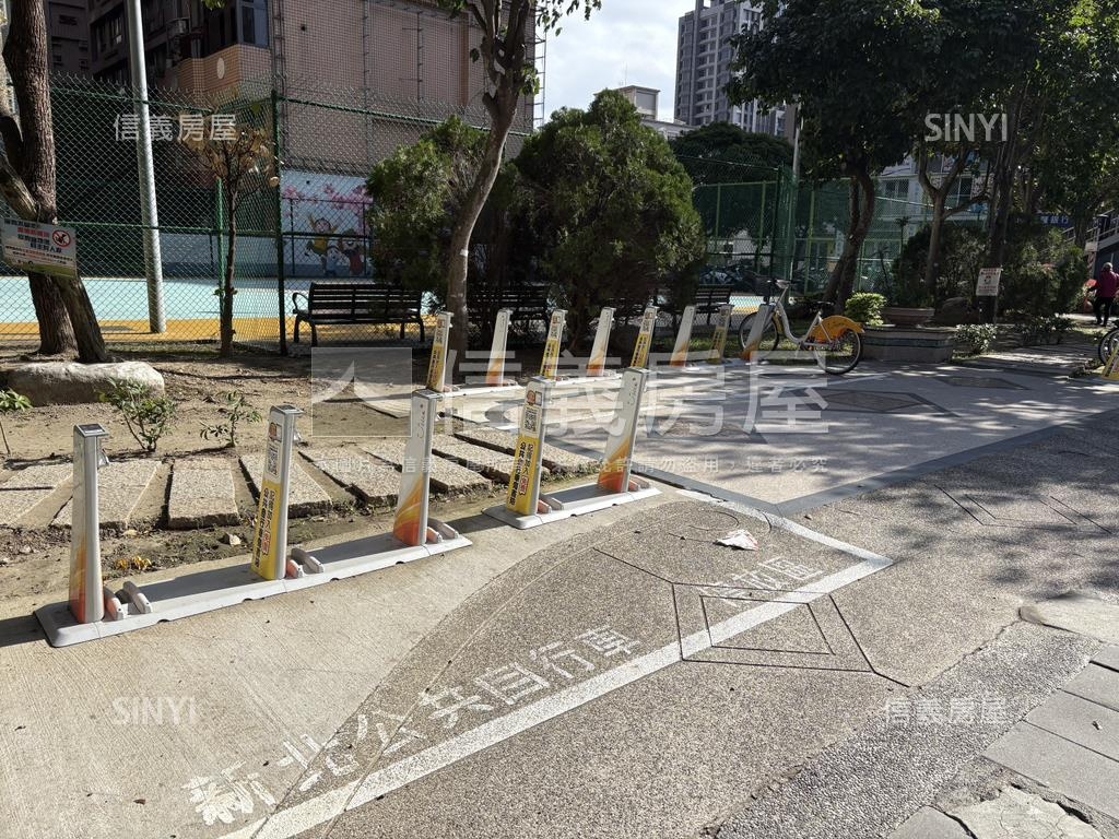 水明漾。公園路樹景明亮宅房屋室內格局與周邊環境