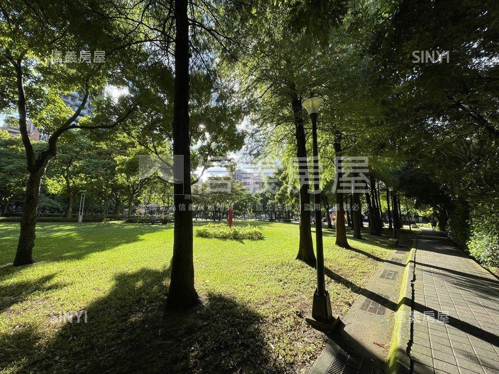 水明漾。公園路樹景明亮宅房屋室內格局與周邊環境