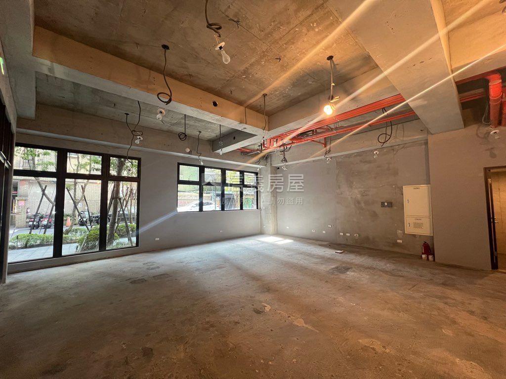 中正三角黃金店面房屋室內格局與周邊環境