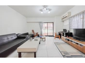 近崇德路四房大車位