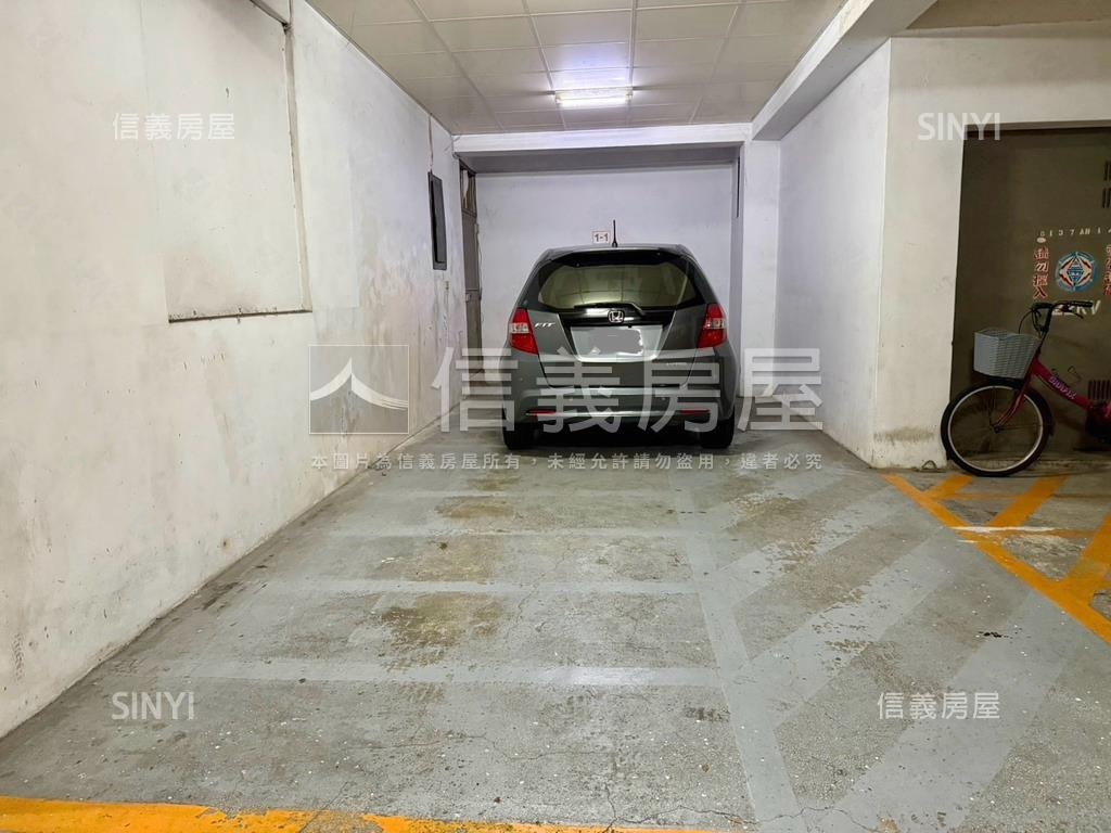 錦德公園坡道平面車位房屋室內格局與周邊環境