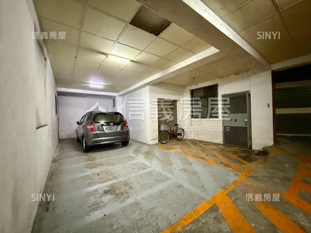 錦德公園坡道平面車位房屋室內格局與周邊環境