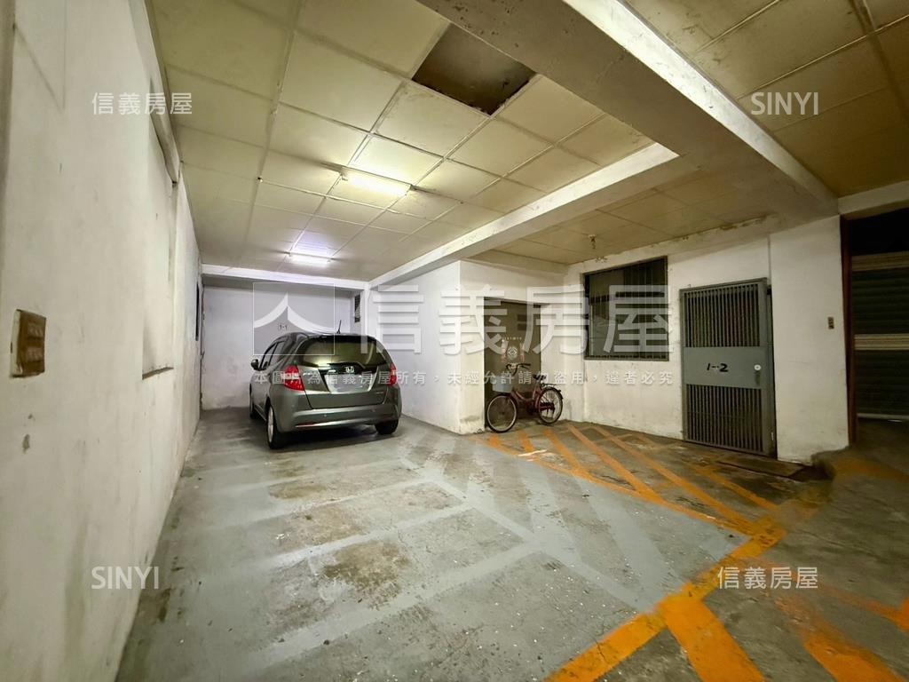 錦德公園坡道平面車位房屋室內格局與周邊環境