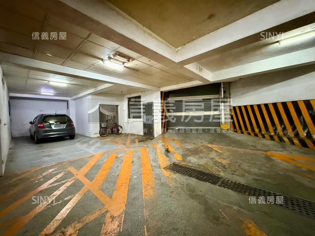 錦德公園坡道平面車位房屋室內格局與周邊環境