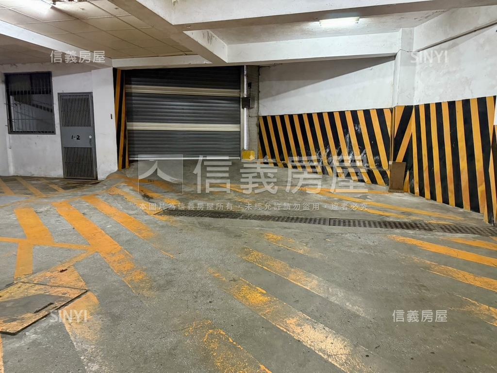錦德公園坡道平面車位房屋室內格局與周邊環境