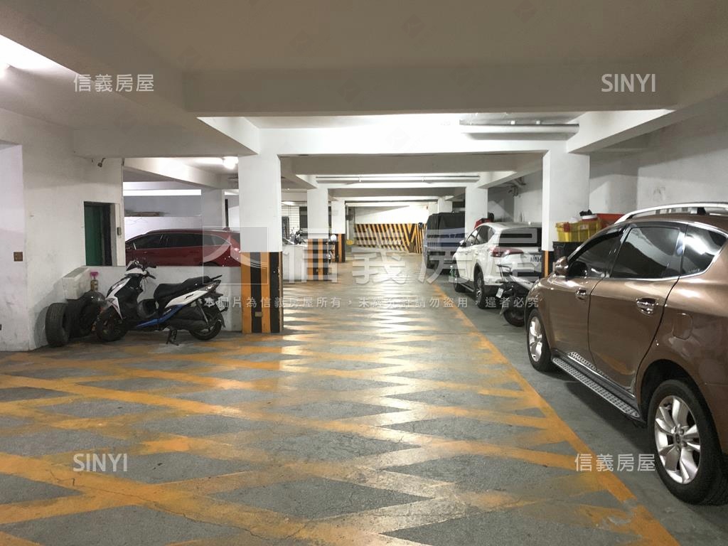 錦德公園坡道平面車位房屋室內格局與周邊環境