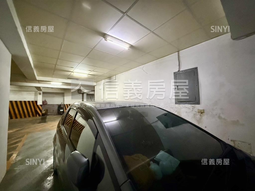 錦德公園坡道平面車位房屋室內格局與周邊環境