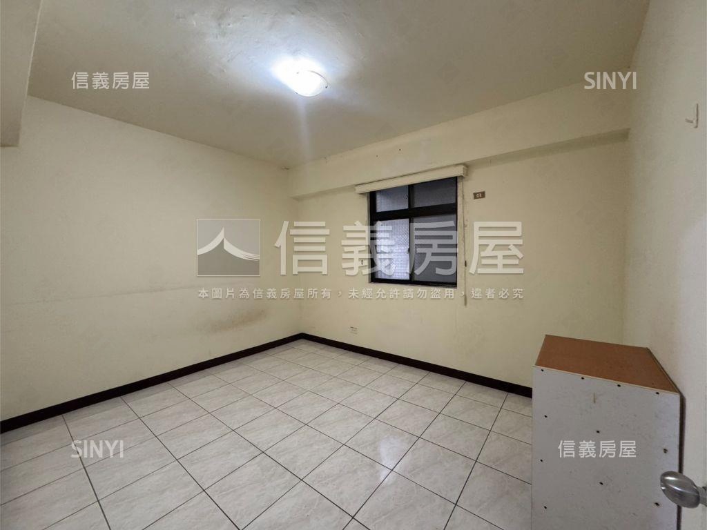 低公設華廈四房車位房屋室內格局與周邊環境