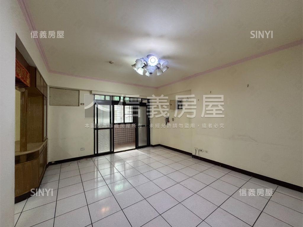 低公設華廈四房車位房屋室內格局與周邊環境