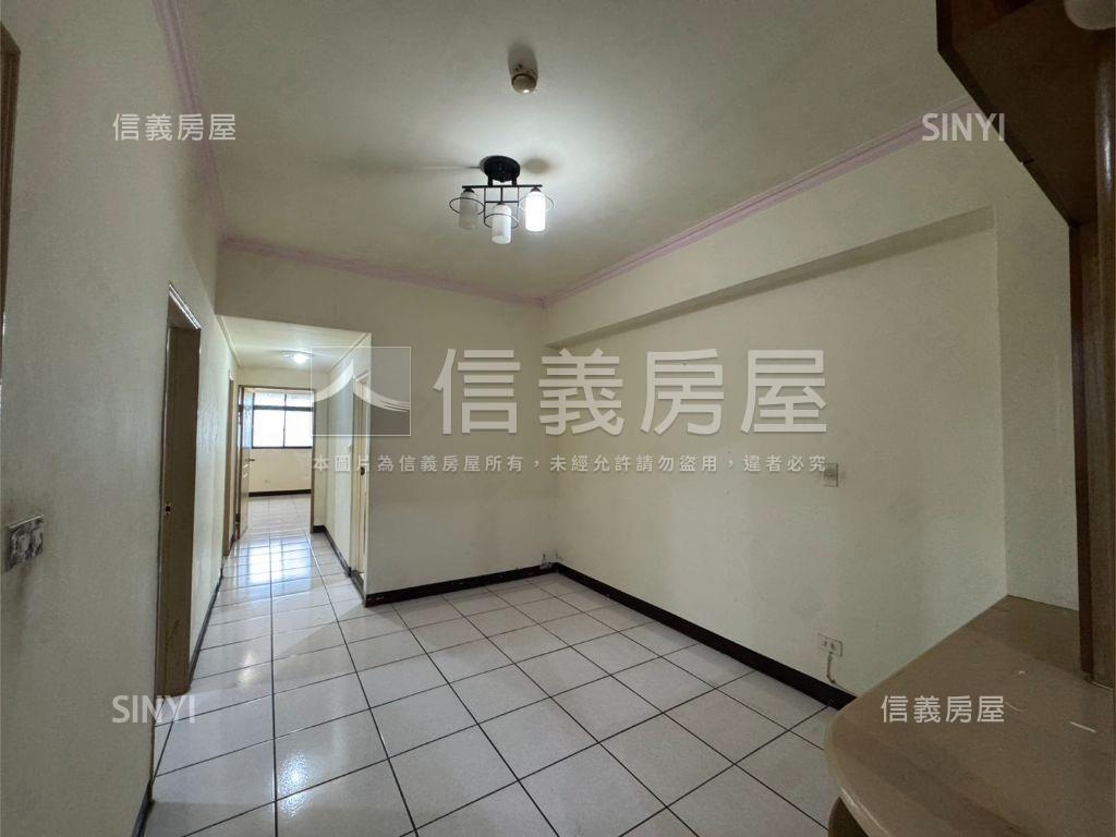 低公設華廈四房車位房屋室內格局與周邊環境