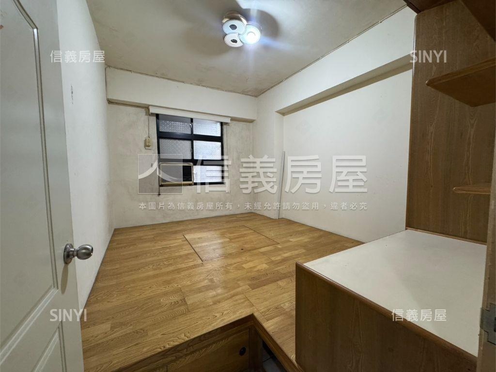 低公設華廈四房車位房屋室內格局與周邊環境