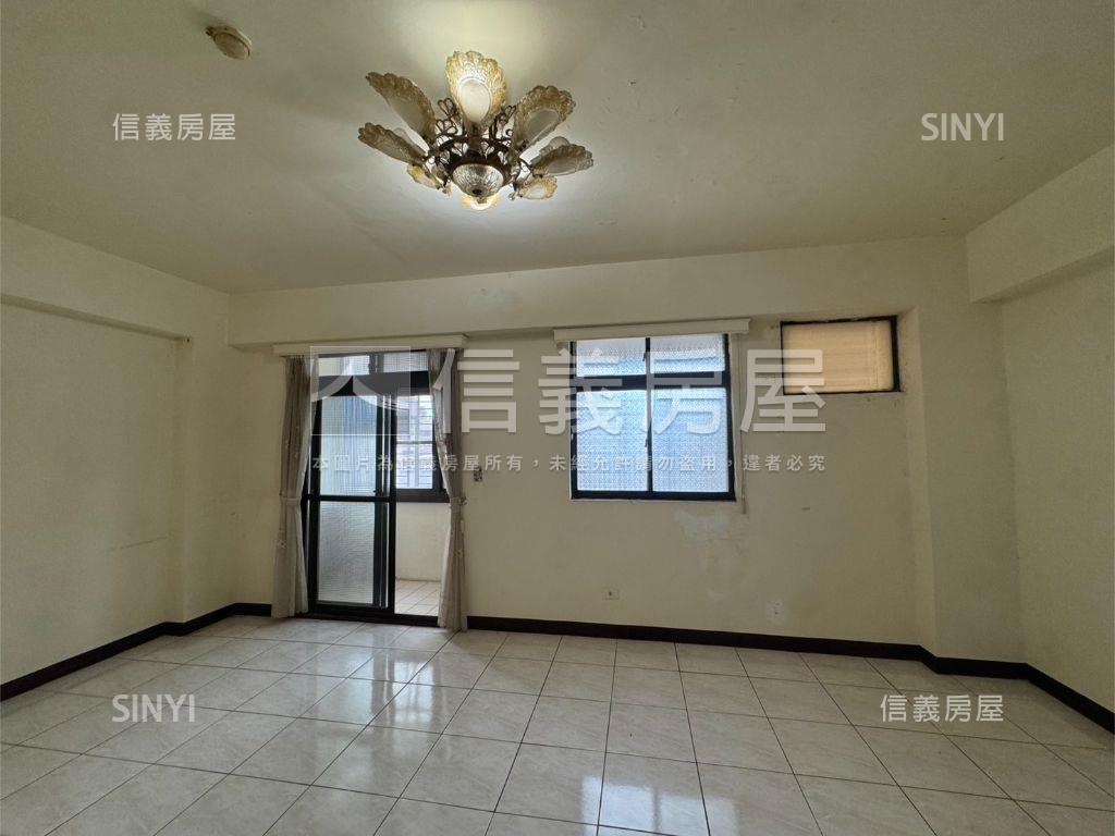 低公設華廈四房車位房屋室內格局與周邊環境