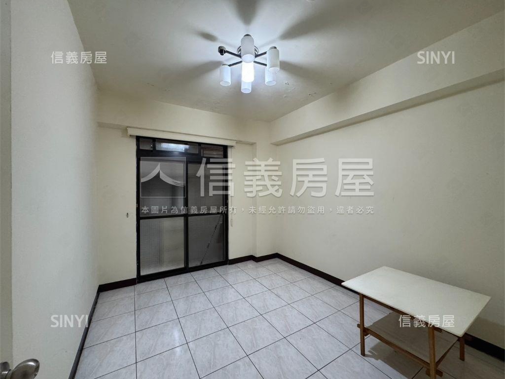 低公設華廈四房車位房屋室內格局與周邊環境