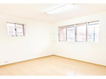 介壽學區邊間公寓