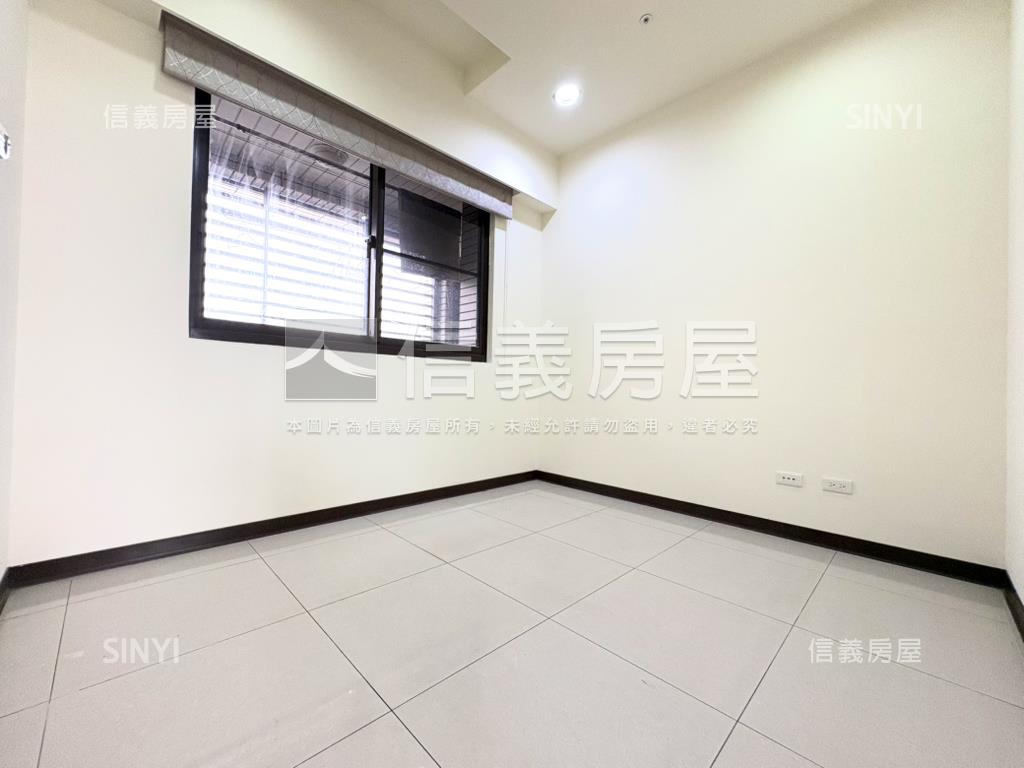 專任稀有３面採光３房車位房屋室內格局與周邊環境