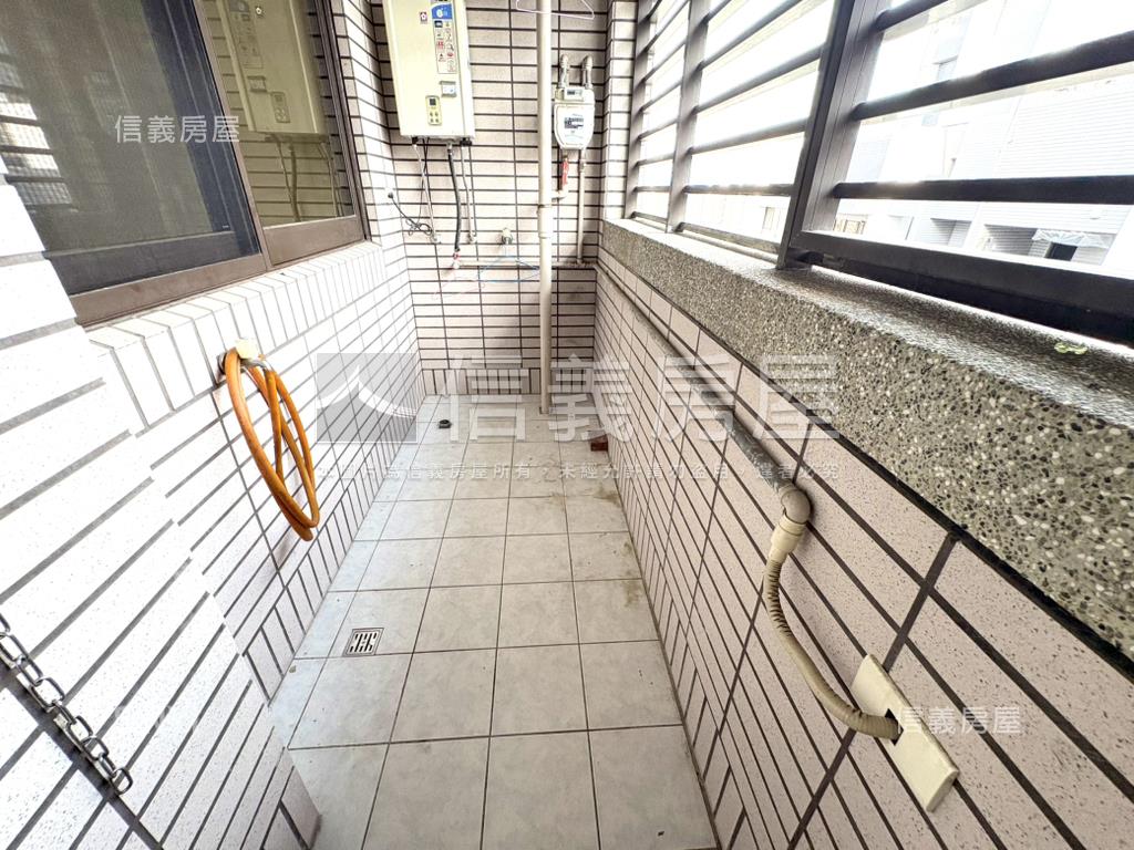 專任稀有３面採光３房車位房屋室內格局與周邊環境
