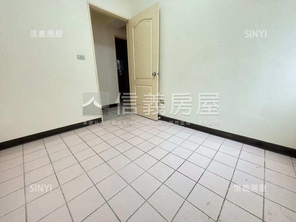 伯爵博市成家三房車位房屋室內格局與周邊環境