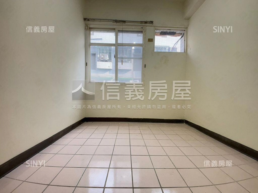 伯爵博市成家三房車位房屋室內格局與周邊環境