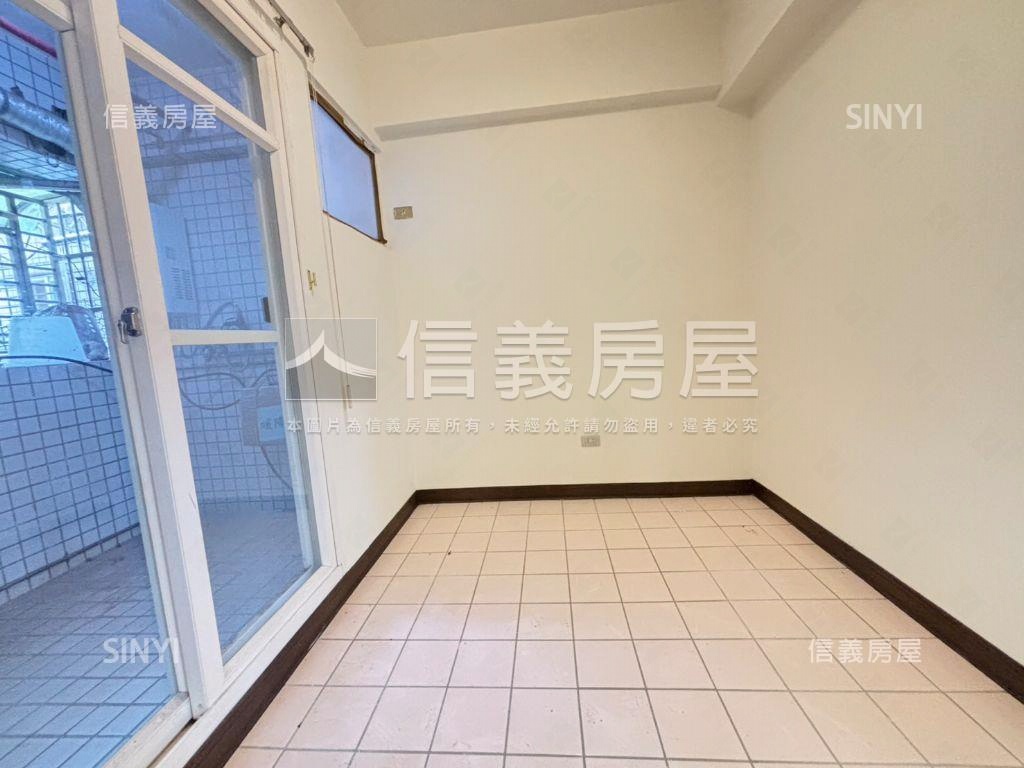伯爵博市成家三房車位房屋室內格局與周邊環境