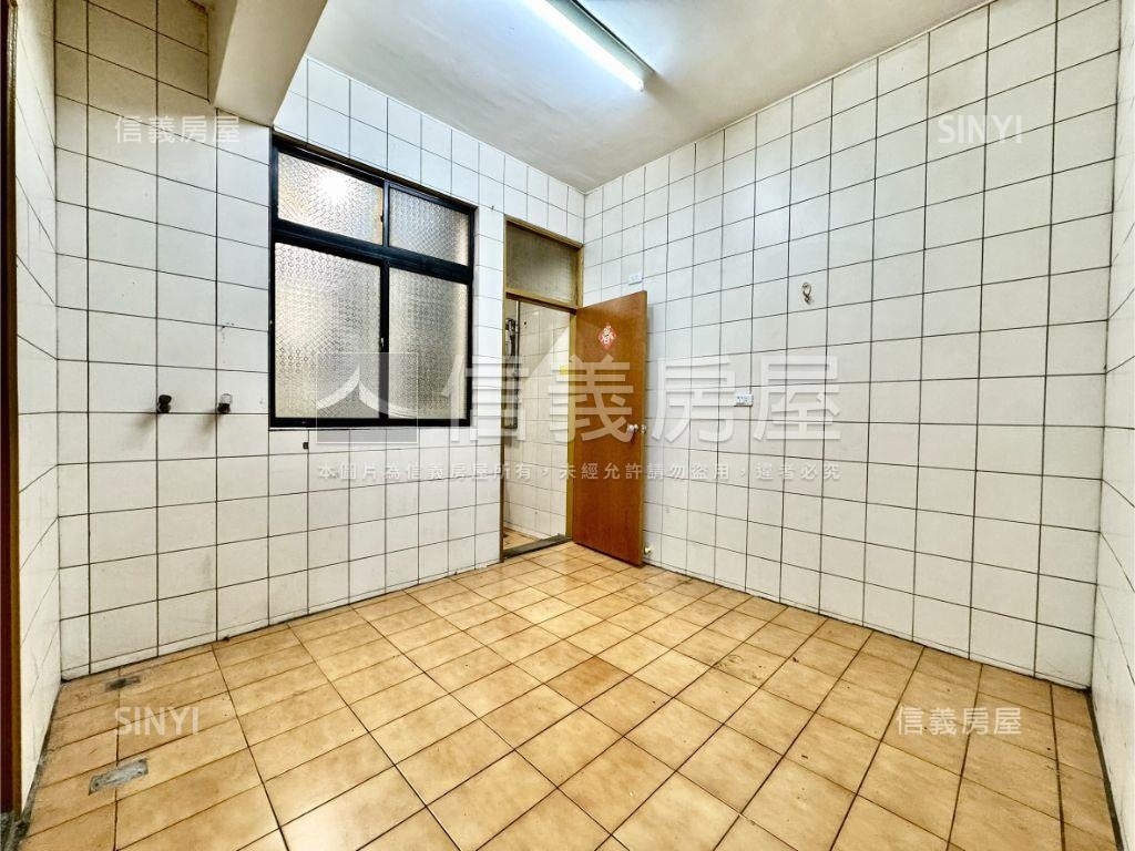 佳瑪商圈黃金二樓房屋室內格局與周邊環境
