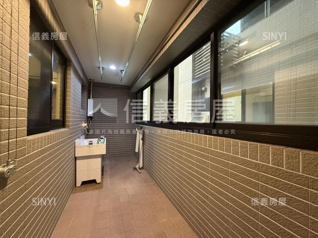 民安第美大三房車位房屋室內格局與周邊環境