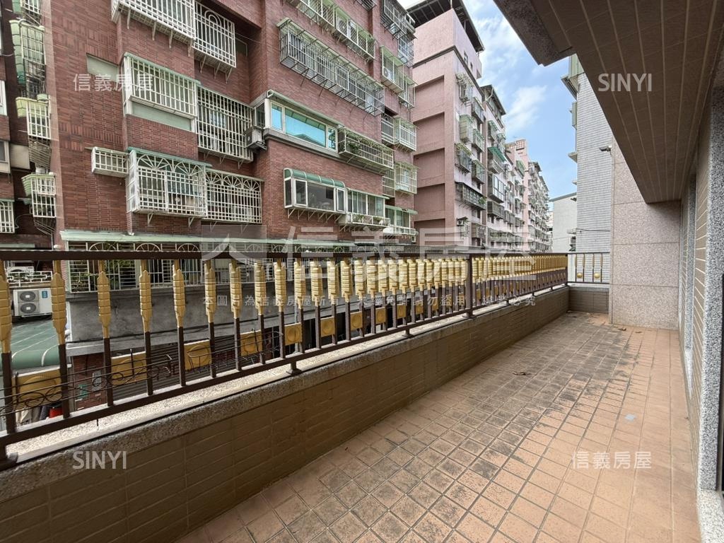 民安第美大三房車位房屋室內格局與周邊環境