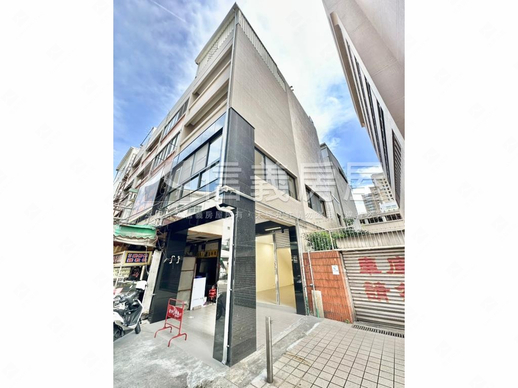 近一中邊間收租自用金透店房屋室內格局與周邊環境