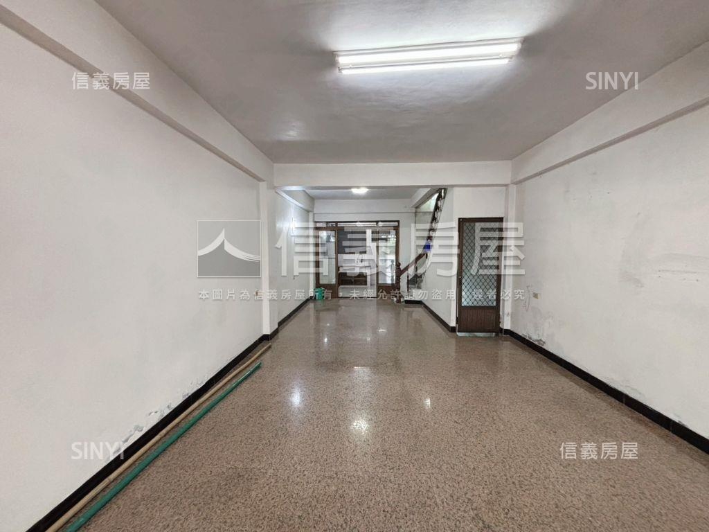 中華北路正路面金店面房屋室內格局與周邊環境