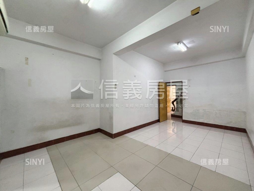 中華北路正路面金店面房屋室內格局與周邊環境