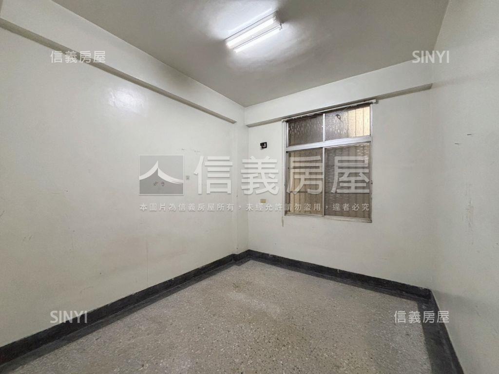 中華北路正路面金店面房屋室內格局與周邊環境