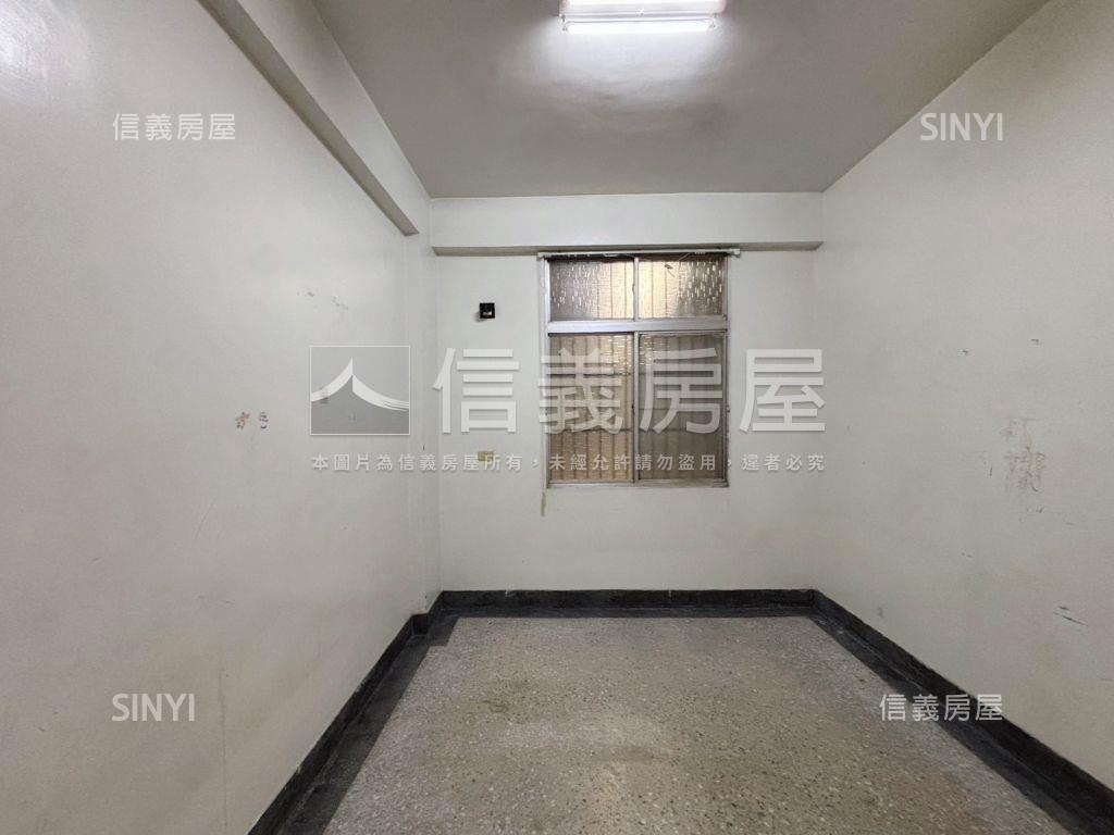 中華北路正路面金店面房屋室內格局與周邊環境